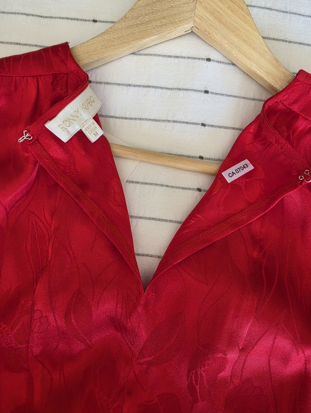 NWOT Rony Kobo Croppes Red Satin V-Neck Blouse with Puff Sleeves - Picture 10 of 15